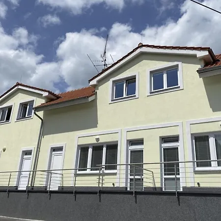Vltavanka 公寓 *